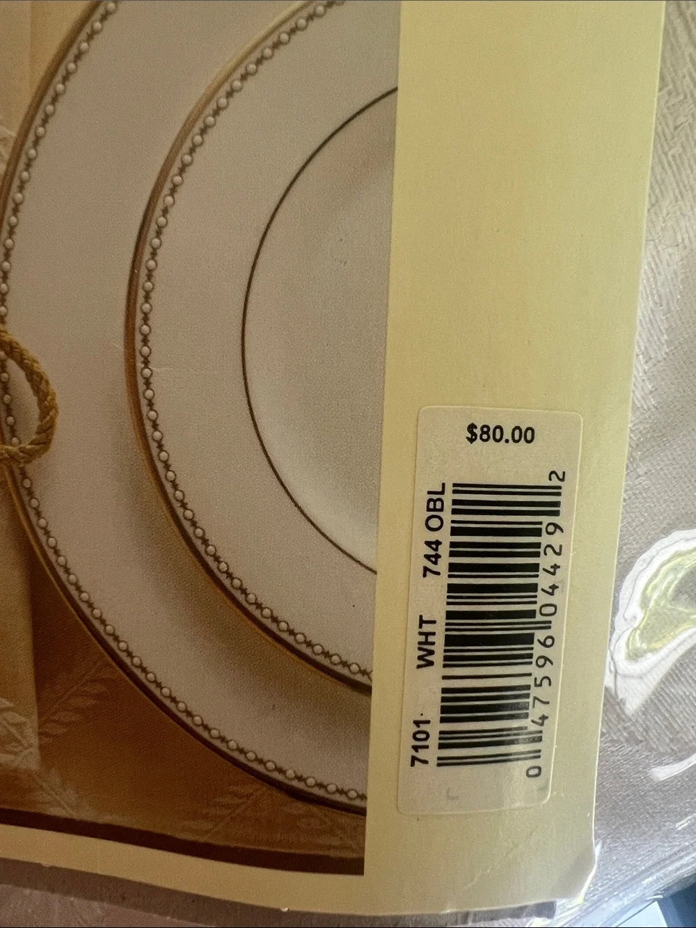 70x144 Oblong NEW IN PKG Lenox Laurel Leaf Tablecloth in Beige/Cream. Sheen.